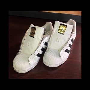 Adidas superstars size 8